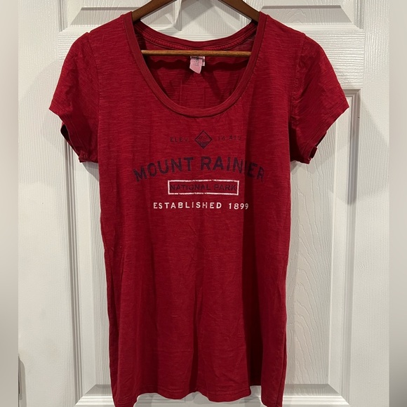 TechStyles Red Mount Rainer National Park Scoop Neck Tee - Picture 1 of 5